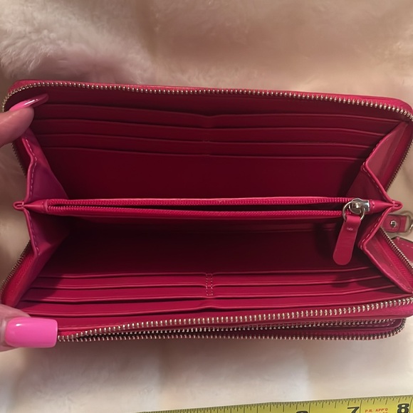 2025 💌🩷COACH HOT PINK WALLET 🩷 Double Zipper as seen. Outside zipper in front. 🩷 - Picture 5 of 8